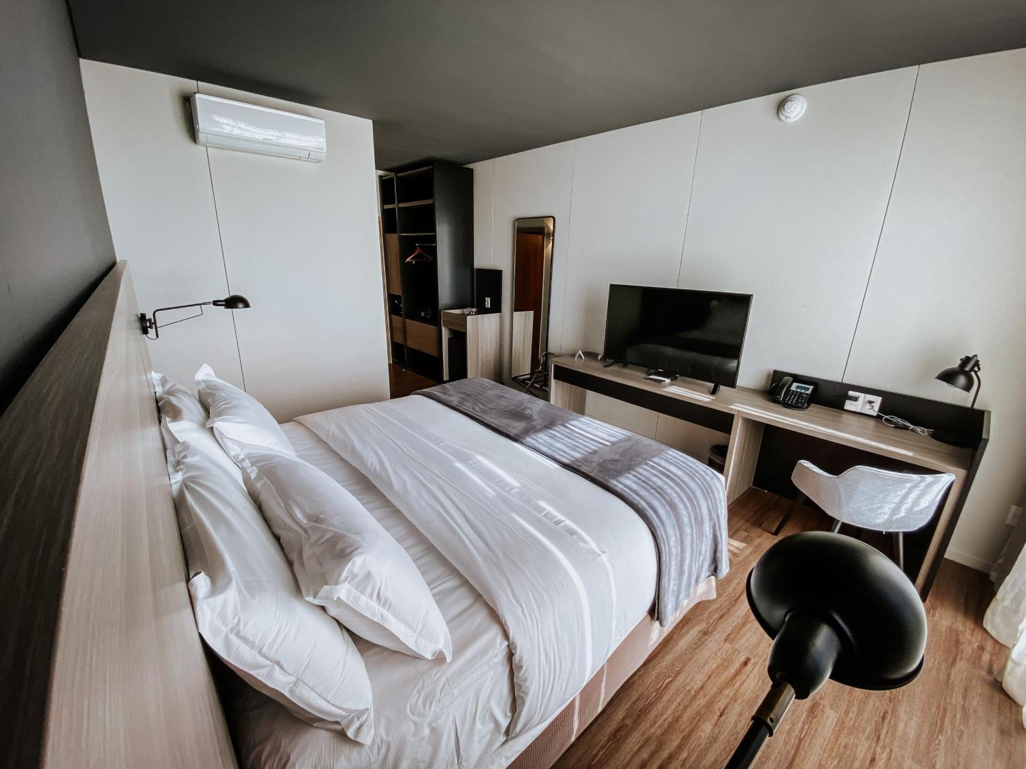 Quarto Superior com Cama de Casal ou 2 de Solteiro e Vista do Lago
